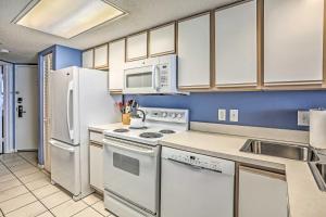 Walk to Atlantic Beach Condo with Hot Tub and Views