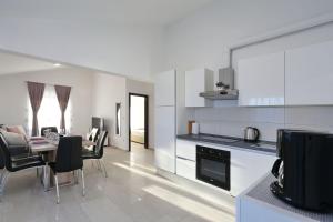 Apartments Lisac