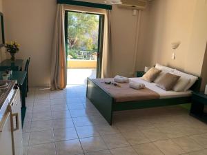 Comfort Triple Room room in C.Katopodis Center