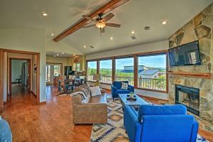 Updated Cabin with 360-Degree Mtn View 1 Mi to Lake