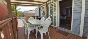 Campings LES PIEDS DANS L'EAU A PALAVAS ! Mer a 50 m ! MHome 6 Pers climatise T confort CAMPING 4 ETOILES : photos des chambres