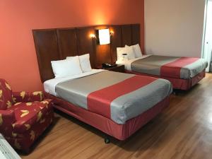 Queen Room with Two Queen Beds - Non-Smoking room in Motel 6-Van Buren AR