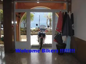 Piccolo Hotel Direkt am See - 提尼亚类