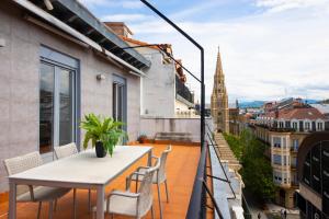 Modern Apartment with Spacious Terrace