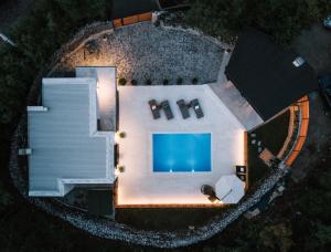 Villa Moretto with Private Pool & Jacuzzi - Rijeka area