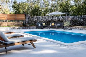 Villa Moretto with outdoor swimming pool and jacuzzi