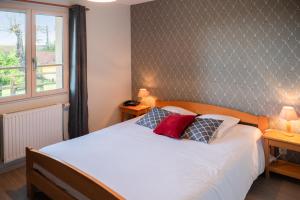 Hotels LOGIS-Hotel Restaurant Auberge Les Vallees Du Perche : photos des chambres