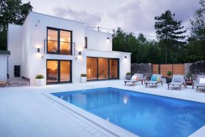 Villa Moretto with Private Pool & Jacuzzi - Rijeka area