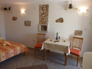 Paradise Stone Apartments