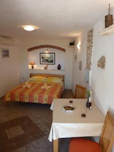 Paradise Stone Apartments