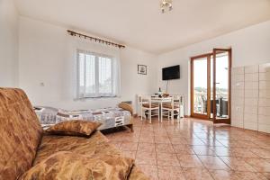 APARTMENT CAR UMAG