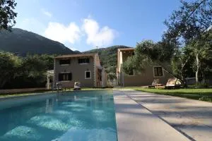 Theonymfi Luxury Villas - Doukádes