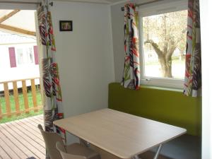 Campings Camping Frederic Mistral : photos des chambres
