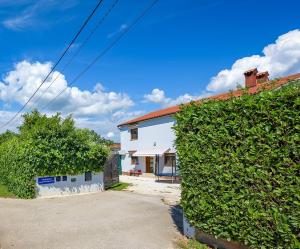 The Willow Garden Apartment House