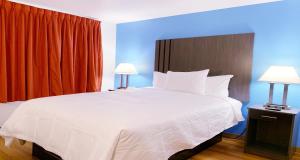 Queen Room room in SureStay Plus Hotel by Best Western Niagara Falls East