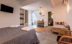 Milos Del Sol Studios