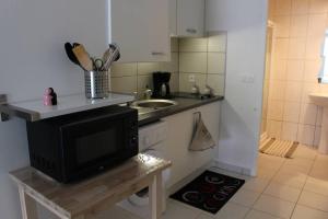 Appartements STUDIO MEUBLE 30 M2 LA LONDE LES MAURES , 900 M DES PLAGES : photos des chambres