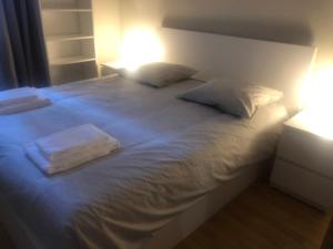 Maisons de vacances Maison tendance avec jardin, centre village, Alpilles, familles : photos des chambres