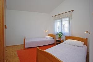 Apartments by the sea Okrug Donji, Ciovo - 18300