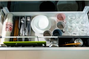 大阪ドーム徒歩10分、九条駅から3分、難波直通6分、海遊館7分、USJ11分