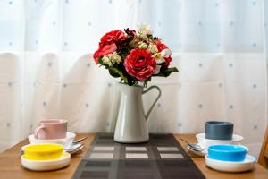 大阪ドーム徒歩10分、九条駅から3分、難波直通6分、海遊館7分、USJ11分