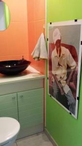 CHAMBRE PRIVEE AVEC SALON, garage voiture, vélos, motos