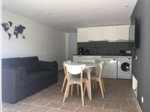 Maisons de vacances Location gite en duplex (2-4 p.) avec jardin et piscine a Pelissanne (Salon-de-Provence) : photos des chambres