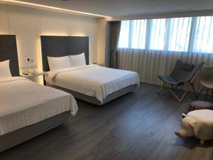 Phòng Cao cấp cho 4 người có 2 giường đôi (Premium Quadruple Room with 2 Double Beds)
