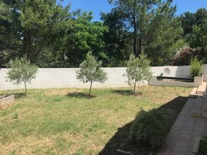 Maisons de vacances Location gite en duplex (2-4 p.) avec jardin et piscine a Pelissanne (Salon-de-Provence) : photos des chambres