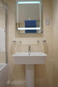 The Lawn Guest House Gatwick