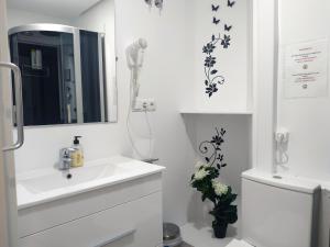 Flats Friends Plaza de la Reina