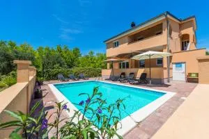 Nelly Apartments - Zarići