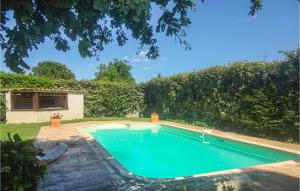 Maisons de vacances Beautiful Home In Caux With Wifi, Private Swimming Pool And Outdoor Swimming Pool : photos des chambres