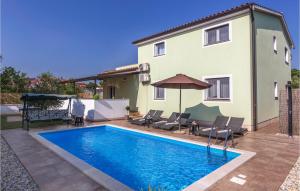 Nice Home In Fazana With 5 Bedrooms, Wifi And Outdoor Swimming Pool