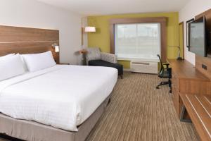 Leisure King Room - Non-Smoking room in Holiday Inn Express & Suites - Ogallala an IHG Hotel