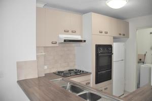 Accommodation Sydney City Centre - 2 Bedroom Apartment with Balcony on Top Floor