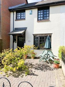 Harbourside House - Great Location - Parking - 2 En-Suites - Sleeps 5 Plus 1