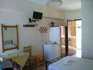 KOTSIFAS ROOMS Arkadia Greece