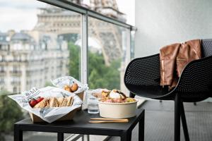 Hotels Pullman Paris Tour Eiffel : Chambre Lit King-Size de Luxe avec Canapé