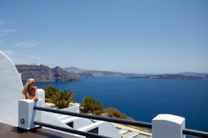 Oia Suites