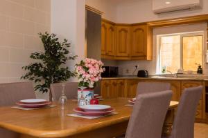 Vittoriosa Seafront 2 Bed Highly Furnished Apartment