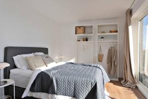 City PENTHOUSE, rooftop terrace, free NETFLIX, wifi and airco