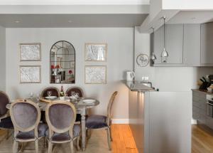 BROUILLY 17 avenue de la Bourdonnais 4 eme