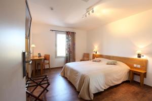 Hotels Logis Le Nouvel : photos des chambres