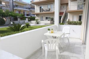 Apartment with Garden View