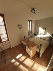 Appartements MAISON 100 M2, Terrasse 25 m2, Clim, 3 chbs avec tv, parking : photos des chambres