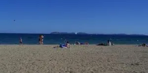 Plage et soleil - Les Salins dʼHyères