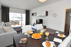 Tenis Golf Mar by OCvillas