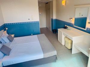 Triple Room with Balcony  room in Aphrodite Hotel
