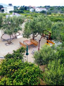 Manora guest pool house Sucuraj